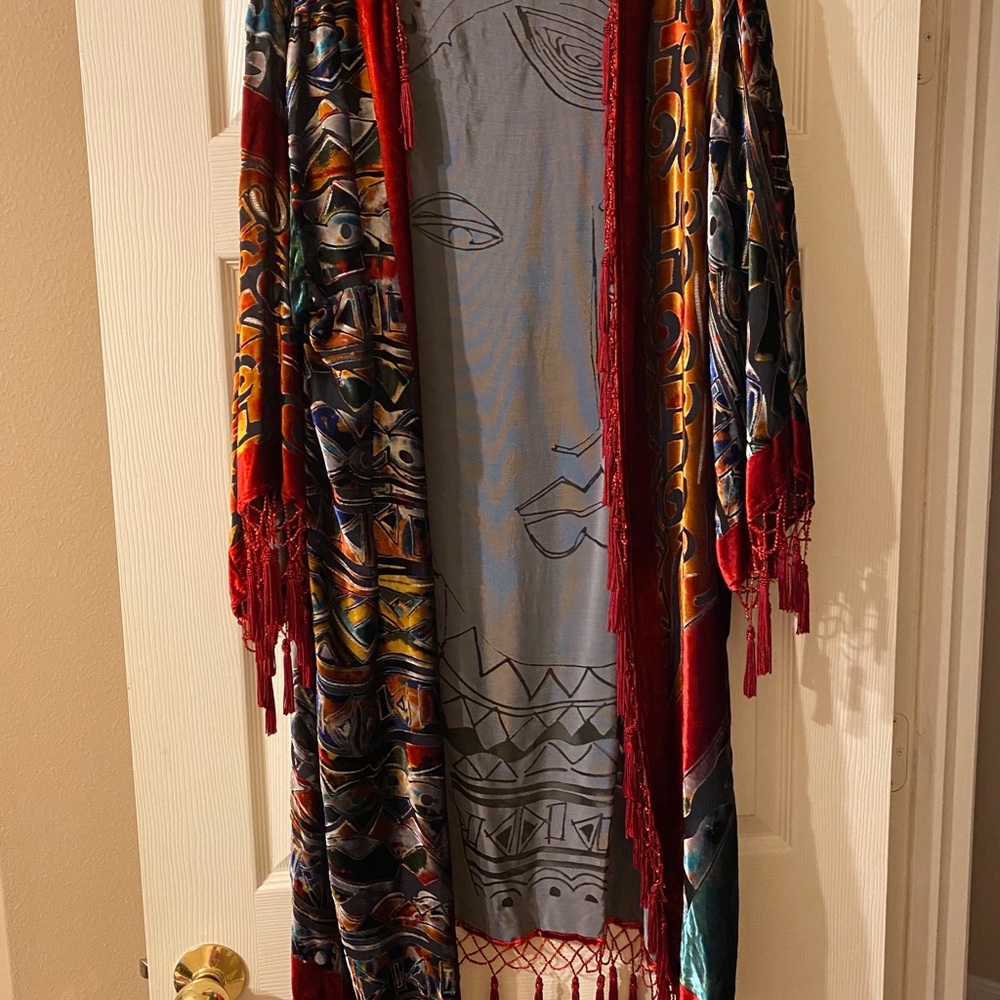 Beautiful duster top. - Picture 3 of 4